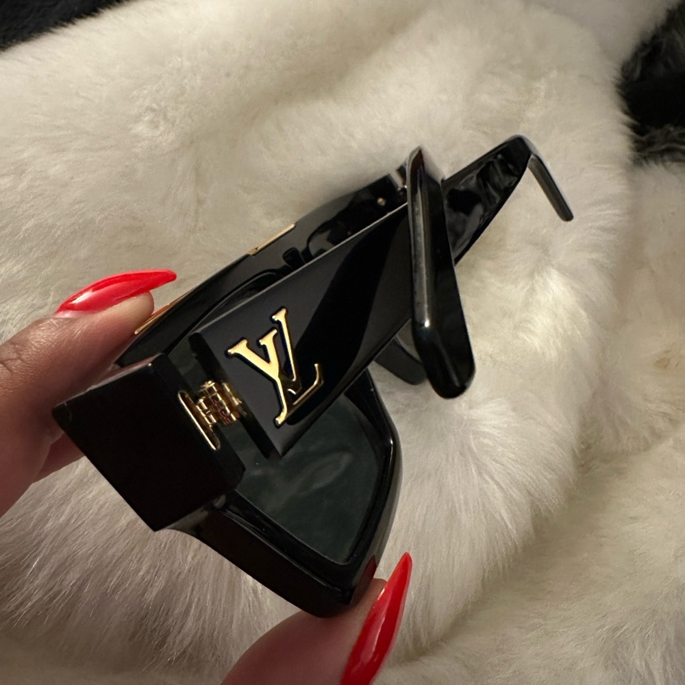 Louis Vuitton 1.1 Evidence Sunglasses | Black/Gold - Picture 6 of 7